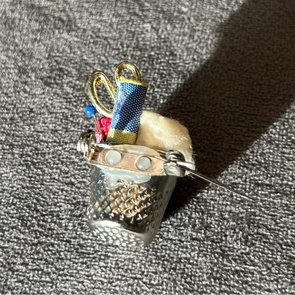 Vintage Sowing Basket Brooch - Picture 5 of 5